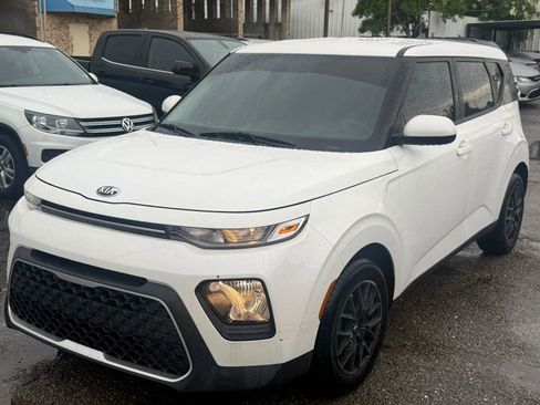 Used 2021 Kia Soul LX FWD image 2