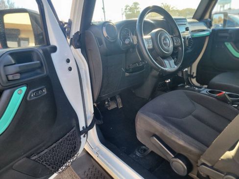 Used 2015 Jeep Wrangler Unlimited Sport w/ Quick Order Package 24S AWD/4WD image 8