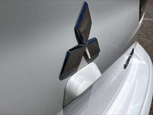 Used 2017 Mitsubishi Lancer ES FWD image 33
