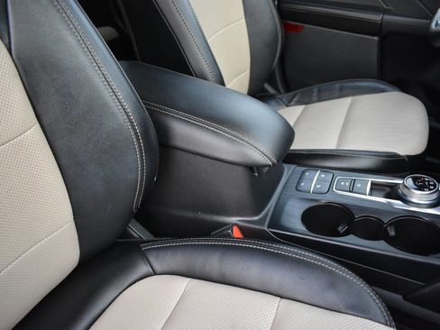 Used 2022 Ford Escape Titanium w/ Titanium Premium Package image 27