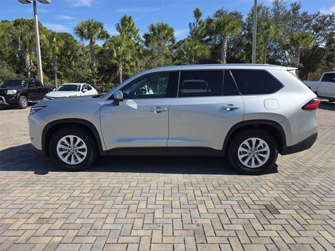 Certified 2024 Toyota Grand Highlander XLE image 8