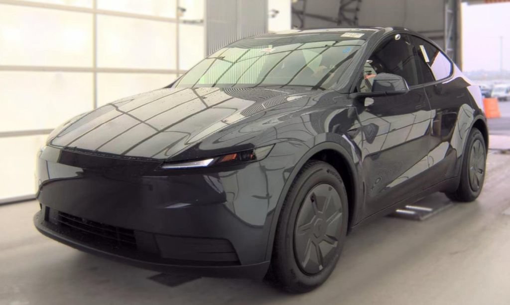 Used 2026 Tesla Model Y 2WD image 1