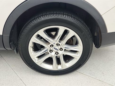 Used 2017 Ford Explorer XLT w/ Equipment Group 202A image 30