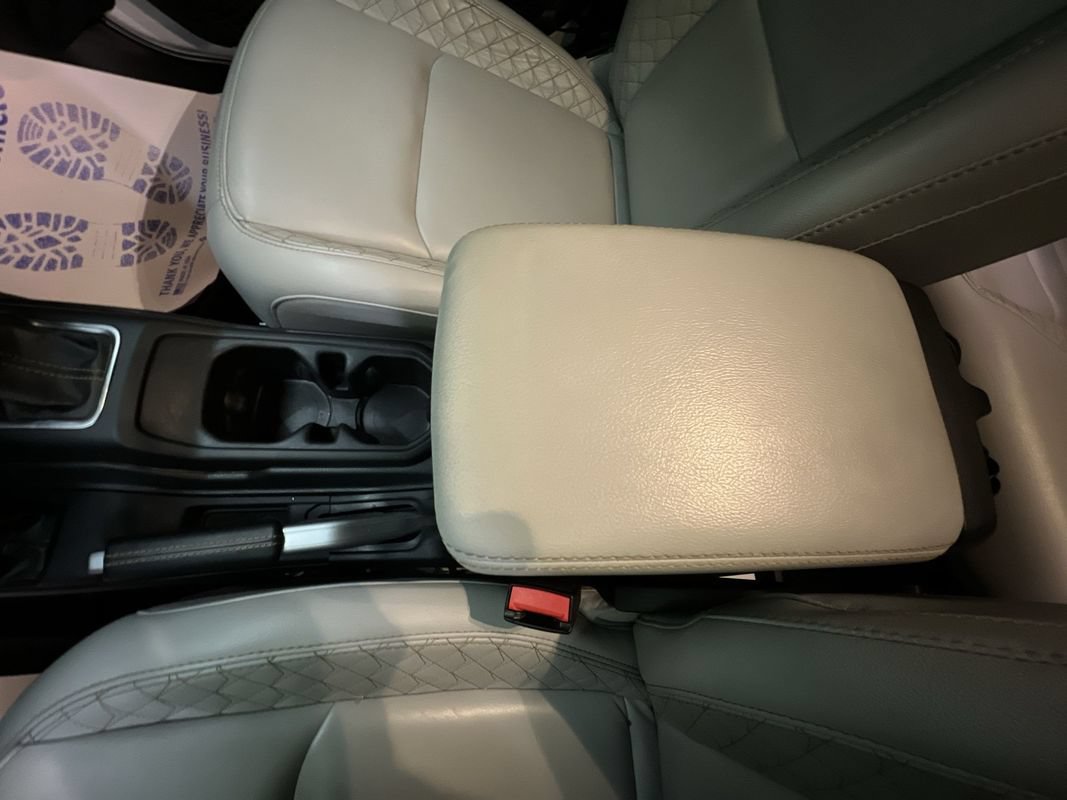 Used 2022 Jeep Wrangler Unlimited Sahara AWD/4WD image 26