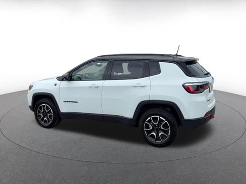 Used 2025 Jeep Compass Trailhawk AWD/4WD image 8