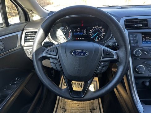 Used 2018 Ford Fusion SE image 27