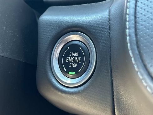 Used 2023 GMC Yukon XL SLT w/ SLT Premium Package AWD/4WD image 17