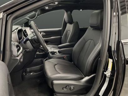 New 2026 Chrysler Pacifica Select