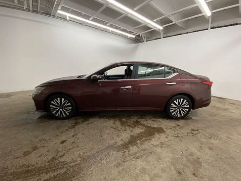 Used 2023 Nissan Altima 2.5 SV image 3
