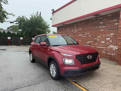 Used 2021 Hyundai Venue SE FWD image 3