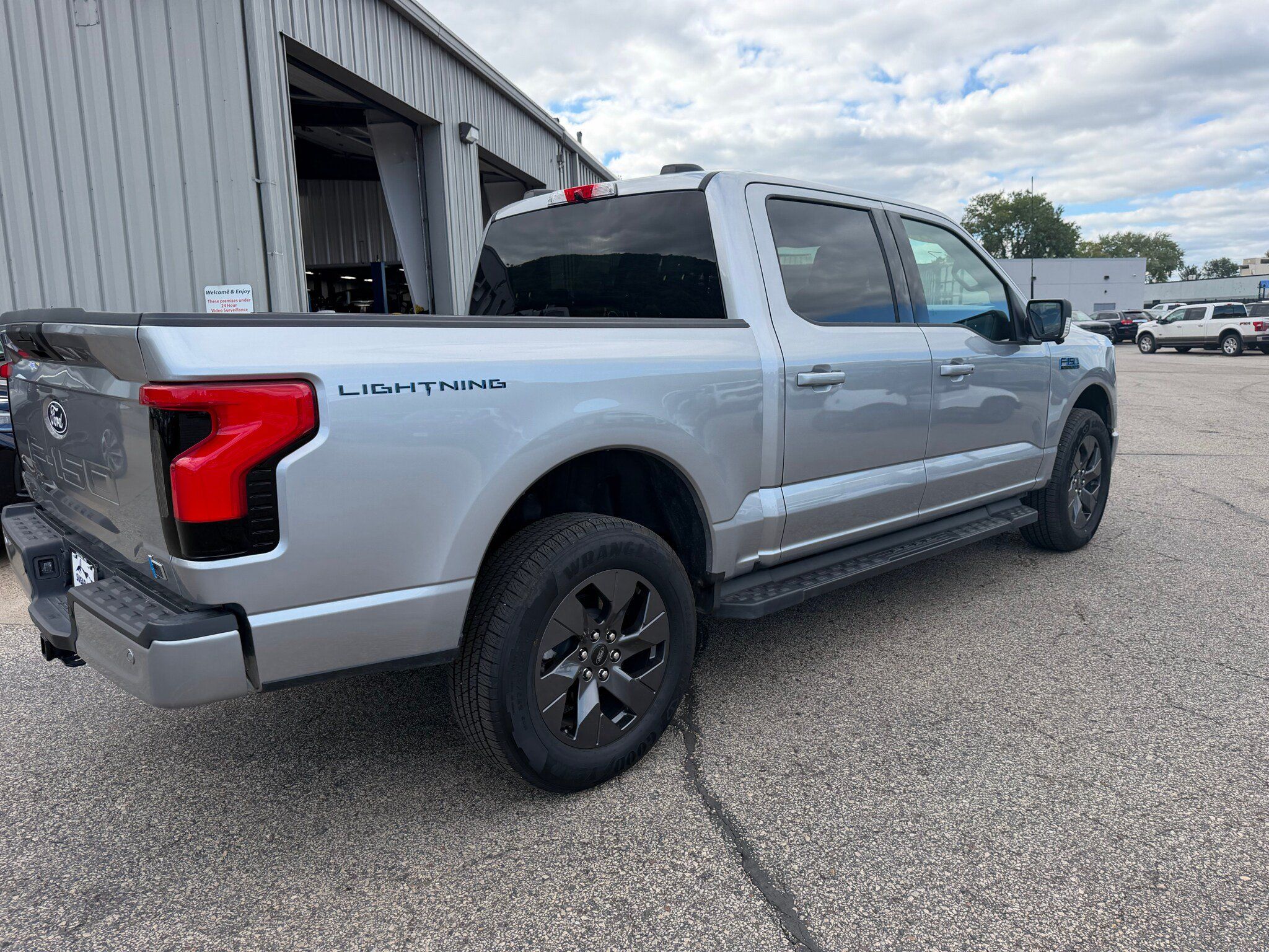 Used 2025 Ford F150 Lightning Flash AWD/4WD image 4