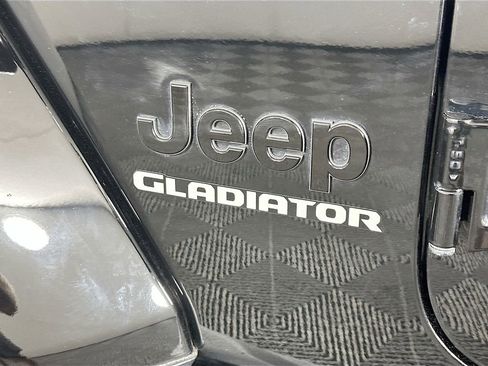 Used 2022 Jeep Gladiator Overland image 28