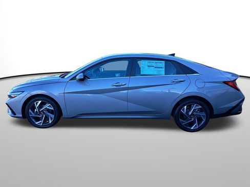 New 2025 Hyundai Elantra SEL image 9