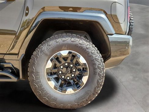New 2025 GMC Hummer EV 2X w/ Extreme Off-Road Package image 10
