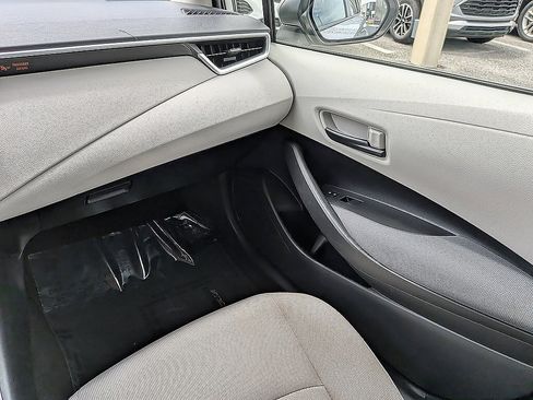 Used 2022 Toyota Corolla LE w/ LE Convenience Package FWD image 14
