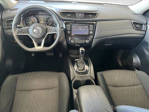 Used 2017 Nissan Rogue SV w/ SV Premium Package image 10