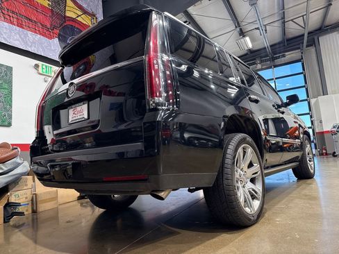 Used 2015 Cadillac Escalade Premium RWD image 26
