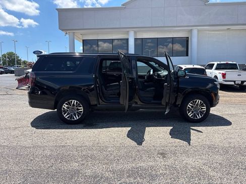 Used 2025 Chevrolet Suburban Z71 AWD/4WD image 38
