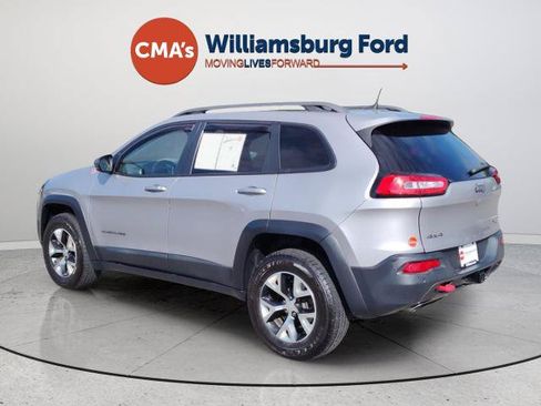 Used 2018 Jeep Cherokee Trailhawk w/ Comfort/Convenience Group AWD/4WD image 3