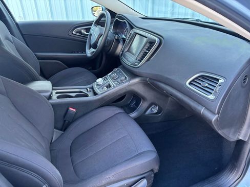 Used 2015 Chrysler 200 Limited w/ Convenience Group image 33
