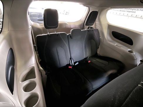 Used 2023 Chrysler Voyager LX FWD image 15