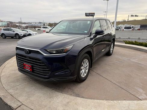 Certified 2024 Toyota Grand Highlander AWD image 11