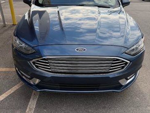 Used 2018 Ford Fusion SE w/ Equipment Group 201A image 3