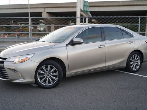 Used 2016 Toyota Camry XLE image 3