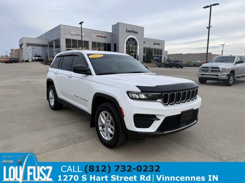 Used 2023 Jeep Grand Cherokee Laredo image 1