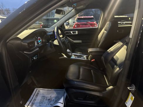 Used 2023 Ford Explorer XLT w/ Equipment Group 202A image 23
