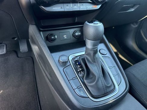 Used 2023 Hyundai Kona SEL image 9