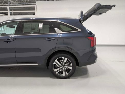 Certified 2023 Kia Sorento EX AWD/4WD image 11
