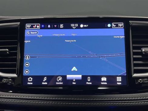 Used 2025 Chrysler Pacifica Limited image 14