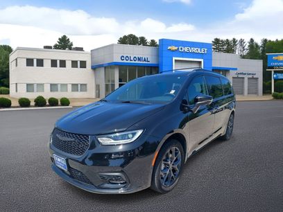 Used 2023 Chrysler Pacifica Touring-L w/ S Appearance Package