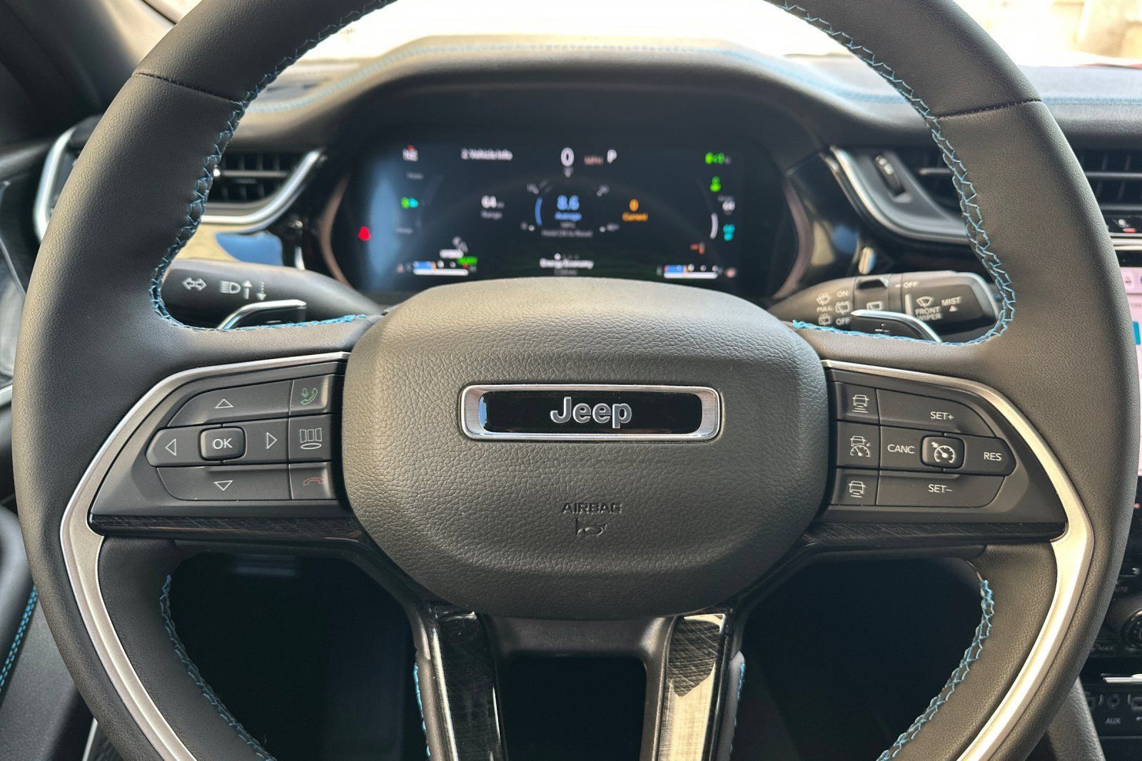 New 2023 Jeep Grand Cherokee Trailhawk w/ Advanced Protech Group II AWD/4WD image 23