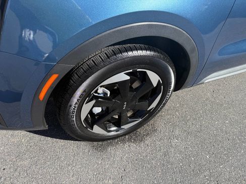 Used 2025 Kia Sorento EX w/ EX Panoramic Sunroof Package image 16