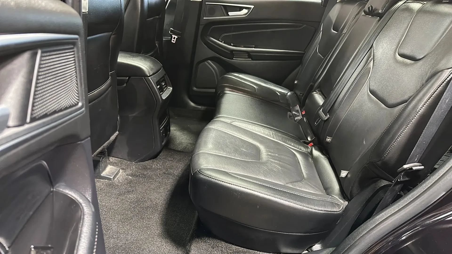 Used 2019 Ford Edge Titanium w/ Cold Weather Package AWD/4WD image 11