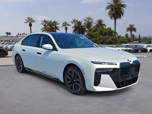 New 2026 BMW i7 eDrive50 w/ M Sport Package image 3