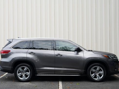 Used 2017 Toyota Highlander Limited FWD image 52