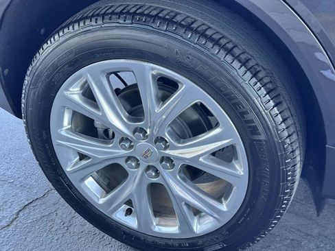 Used 2017 Cadillac XT5 Luxury w/ Driver Awareness Package FWD image 18