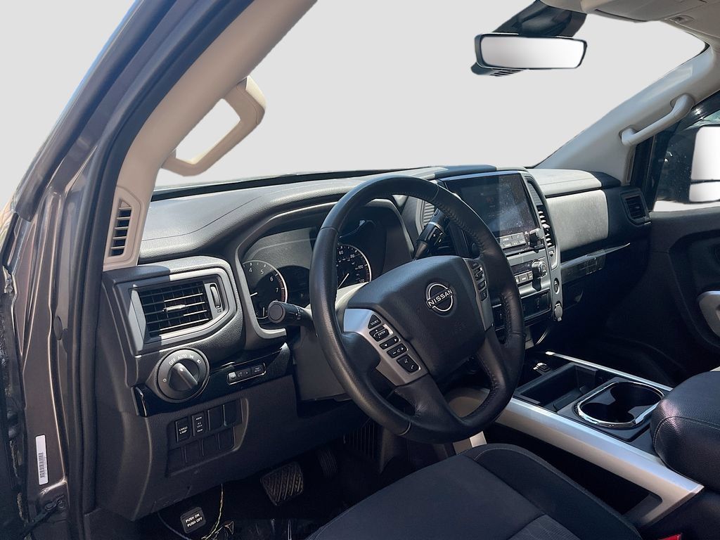 Used 2024 Nissan Titan SV w/ SV Convenience Package AWD/4WD image 9