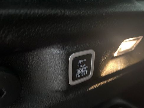 Used 2023 Jeep Grand Cherokee L Laredo image 16