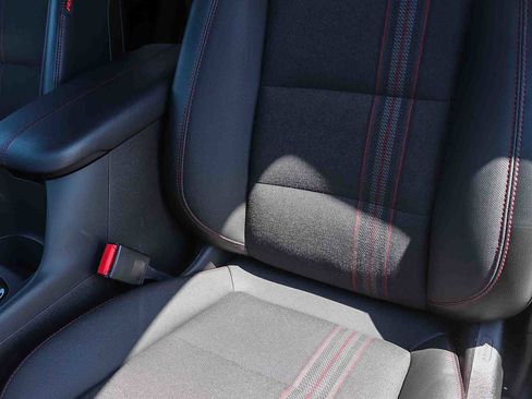 Used 2023 Chevrolet Equinox RS image 25