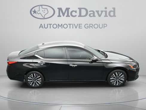 Used 2024 Nissan Altima 2.5 SV FWD image 41