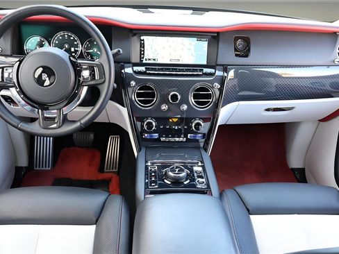 Used 2023 Rolls-Royce Cullinan Black Badge w/ Dark Exterior Package image 28