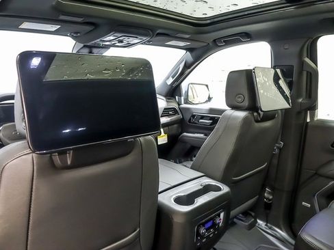 New 2026 Chevrolet Suburban Z71 w/ Z71 Off-Road Package image 12