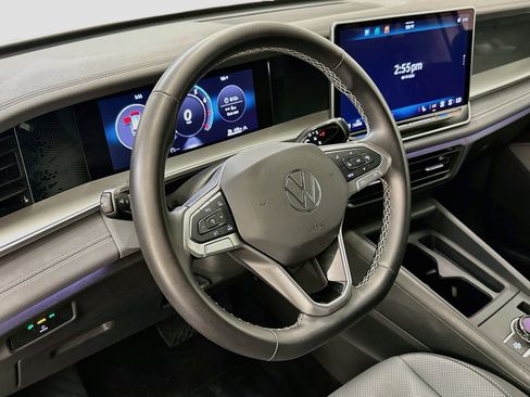 Used 2026 Volkswagen Tiguan SE AWD/4WD image 18