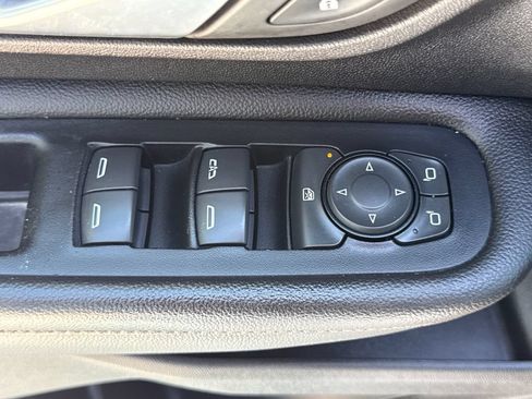 Used 2019 GMC Terrain SLT w/ Preferred Package FWD image 30