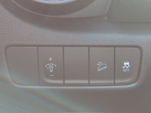 Used 2022 Hyundai Kona Limited w/ Winter Weather Package image 27