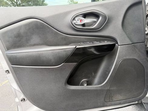Used 2020 Jeep Cherokee Latitude Plus FWD image 9